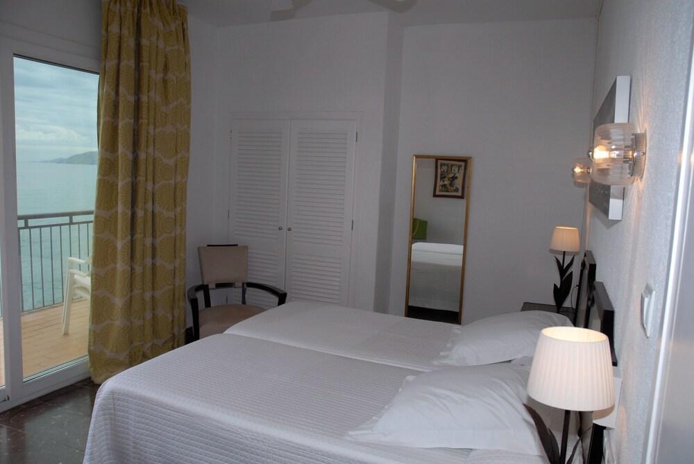 Llança Hotel Grifeu מראה חיצוני תמונה