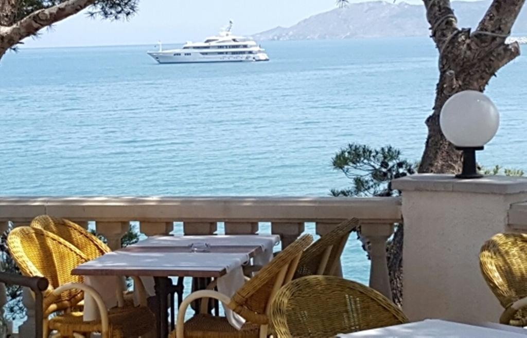 Llança Hotel Grifeu מראה חיצוני תמונה