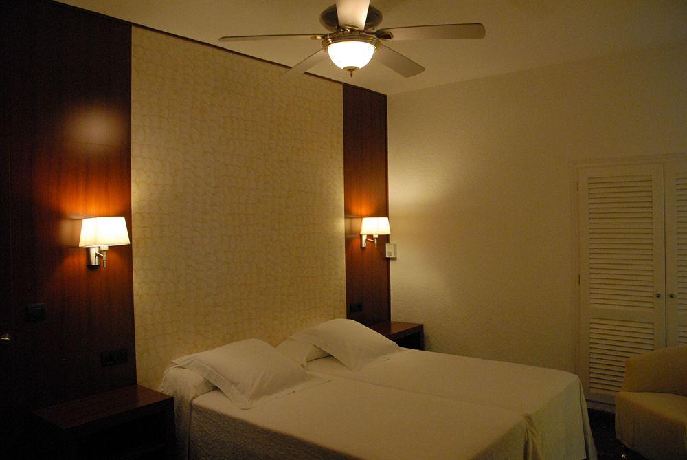 Llança Hotel Grifeu מראה חיצוני תמונה