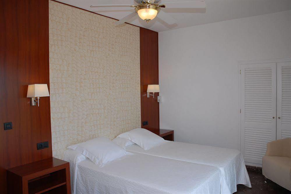 Llança Hotel Grifeu מראה חיצוני תמונה